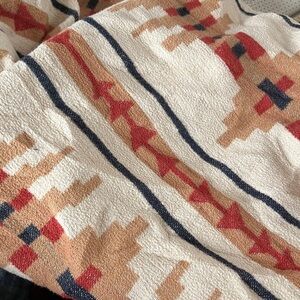 Pendleton Home Collection Blanket with Earthy Tones